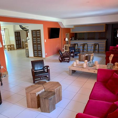 Mas Des Terres Rouges Villa Vezenobres Exterior photo